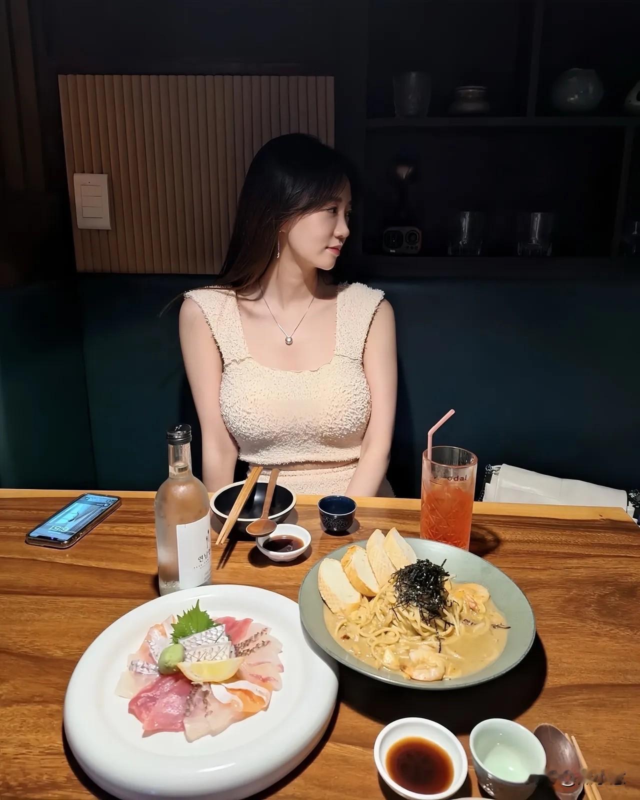 优雅用餐时光，静享美食与静谧