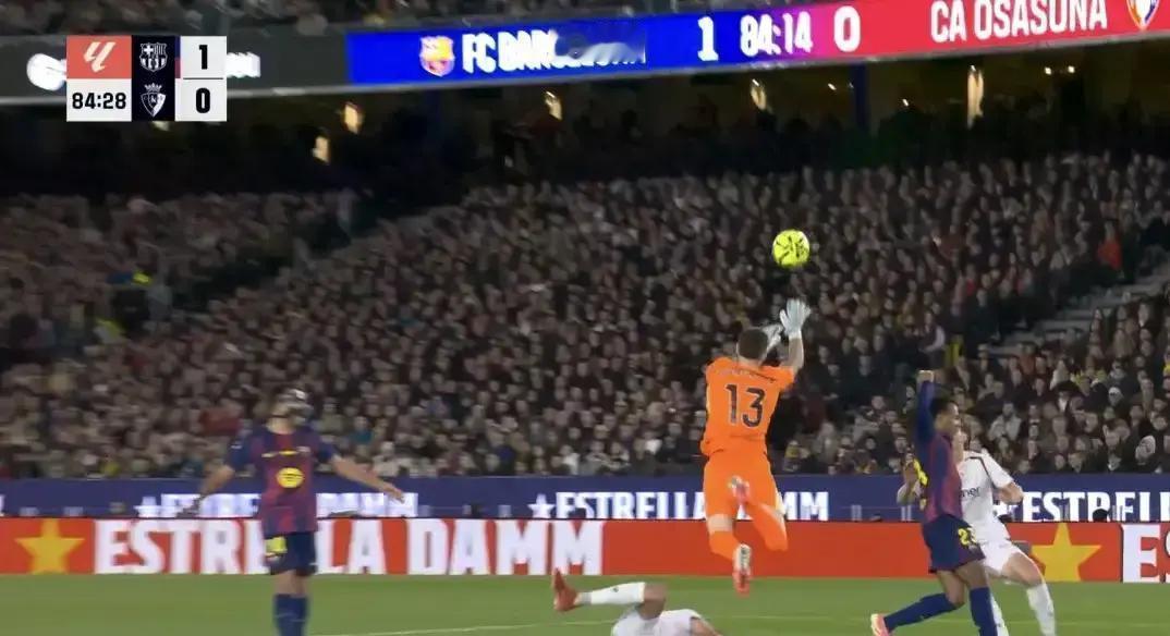 西甲终于认了，最可怕的不是误判，是VAR裁判组的集体沉默。镜头拍得清清楚楚，孔