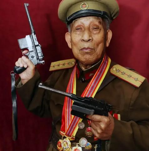 1996年，滕西远私藏两支手枪，民警让他上交，可他却说：“这两支枪，一支是粟裕大