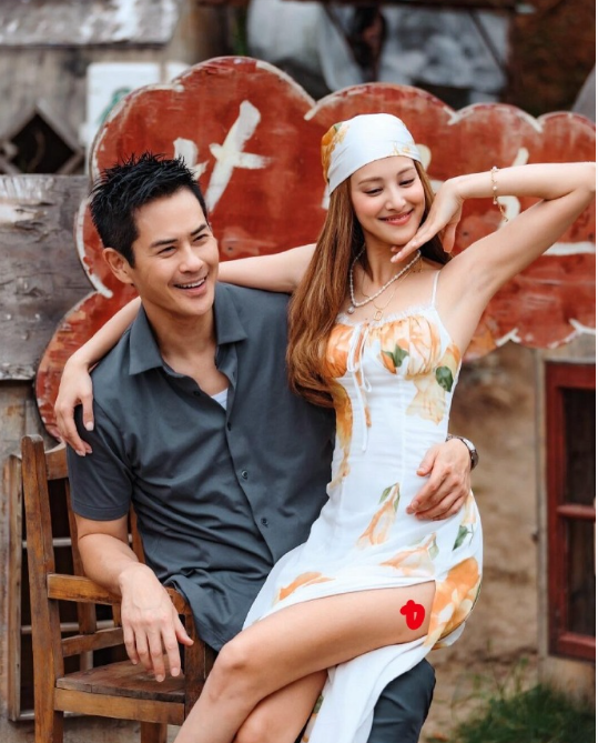 郑嘉颖陈凯琳分享旅行照，郑嘉颖好像养了一个女儿2个儿子的感觉​​​