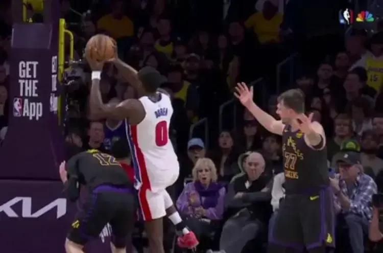 场均4次摊手！东契奇被名宿点名独行侠输球夜，雷吉·米勒一句“他只顾抱怨不防