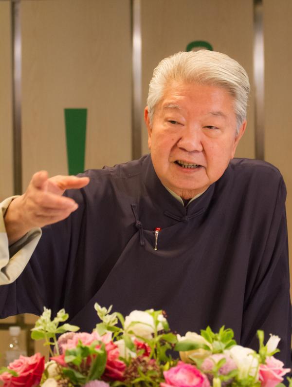 蔡澜说：“什么是低端家庭？你去他们家吃一顿饭就知道了。所谓的低端家庭并不是生活困