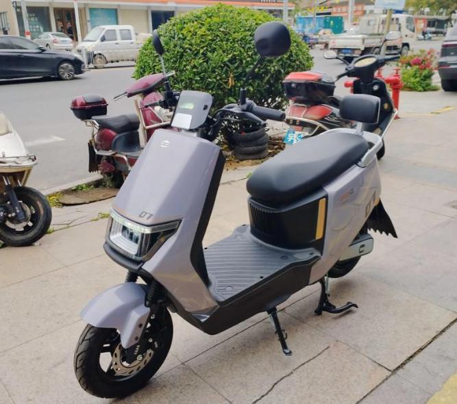 日常代步选小刀还是绿源？老车主实测后告诉你答案还是老规矩，直接先说结论：