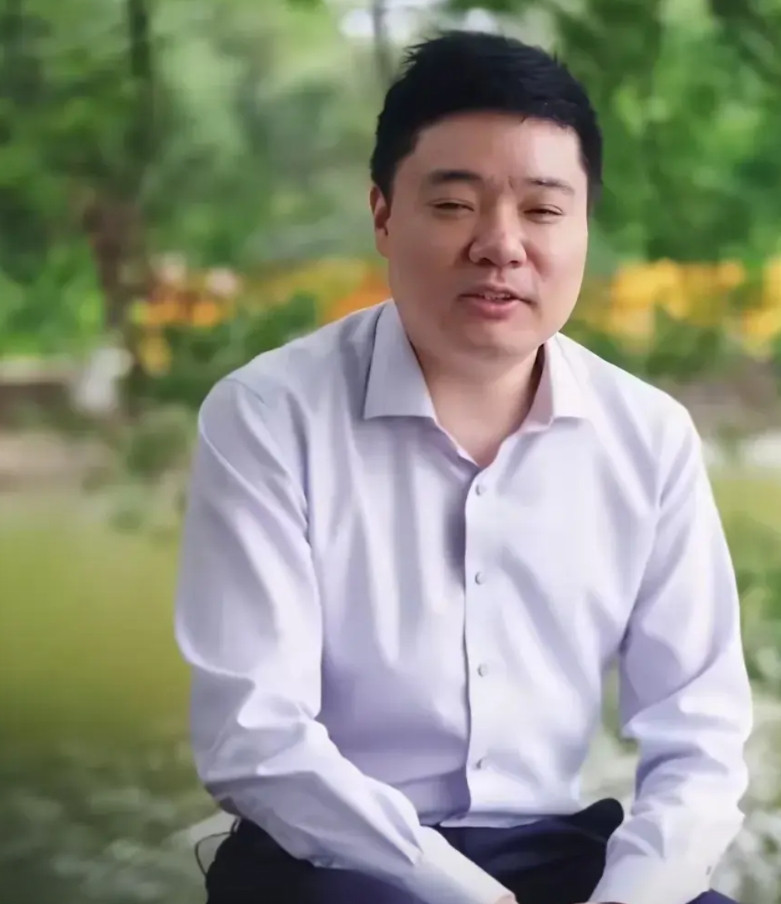 丁俊晖武汉止步64强，显然没有达到预期成绩，这样的话英格兰公开赛也有可能去打。