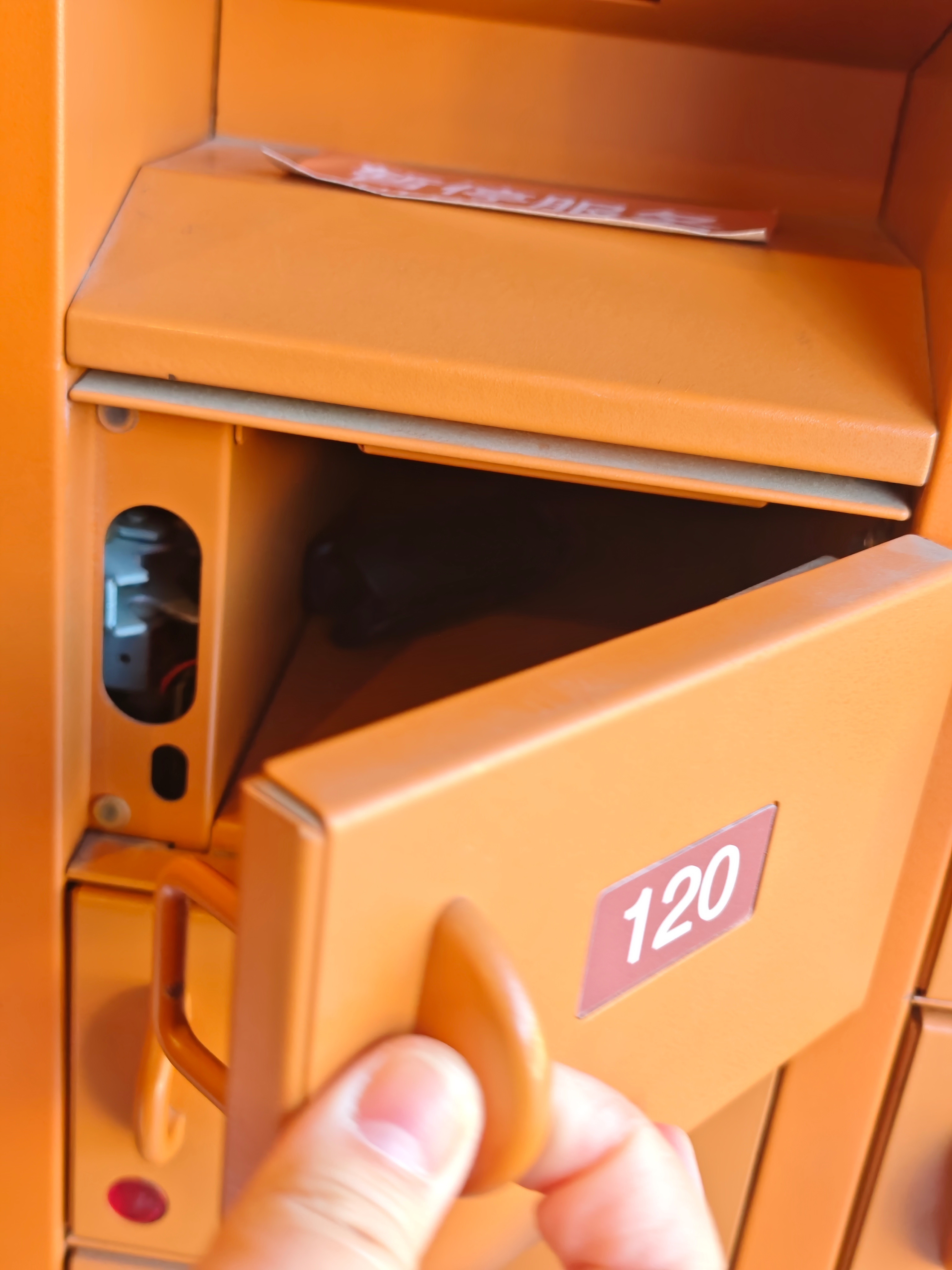 迪士尼连大疆pocket3那个小支架都带不进去，去玩带大疆有全能包的注意了上海