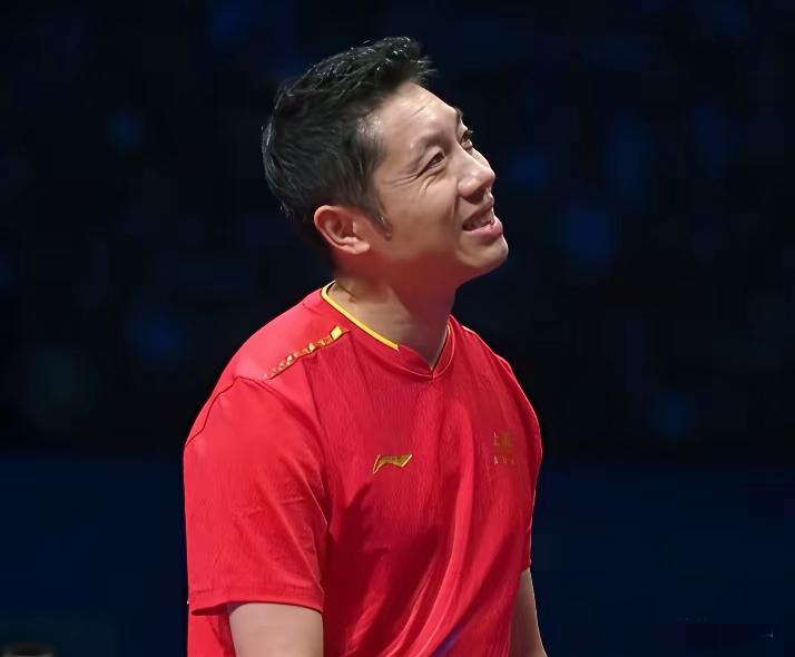 我在想，能懂许昕这种老将的无奈的，估计只有马龙了，虽然马龙两局都赢了，但是作