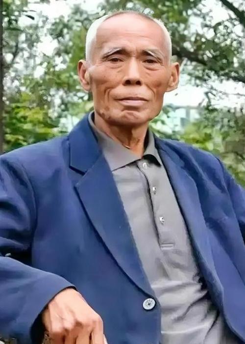 1949年，杀害过小萝卜头的国民党特务杨钦典，偷偷将19名革命志士放出监狱，这一