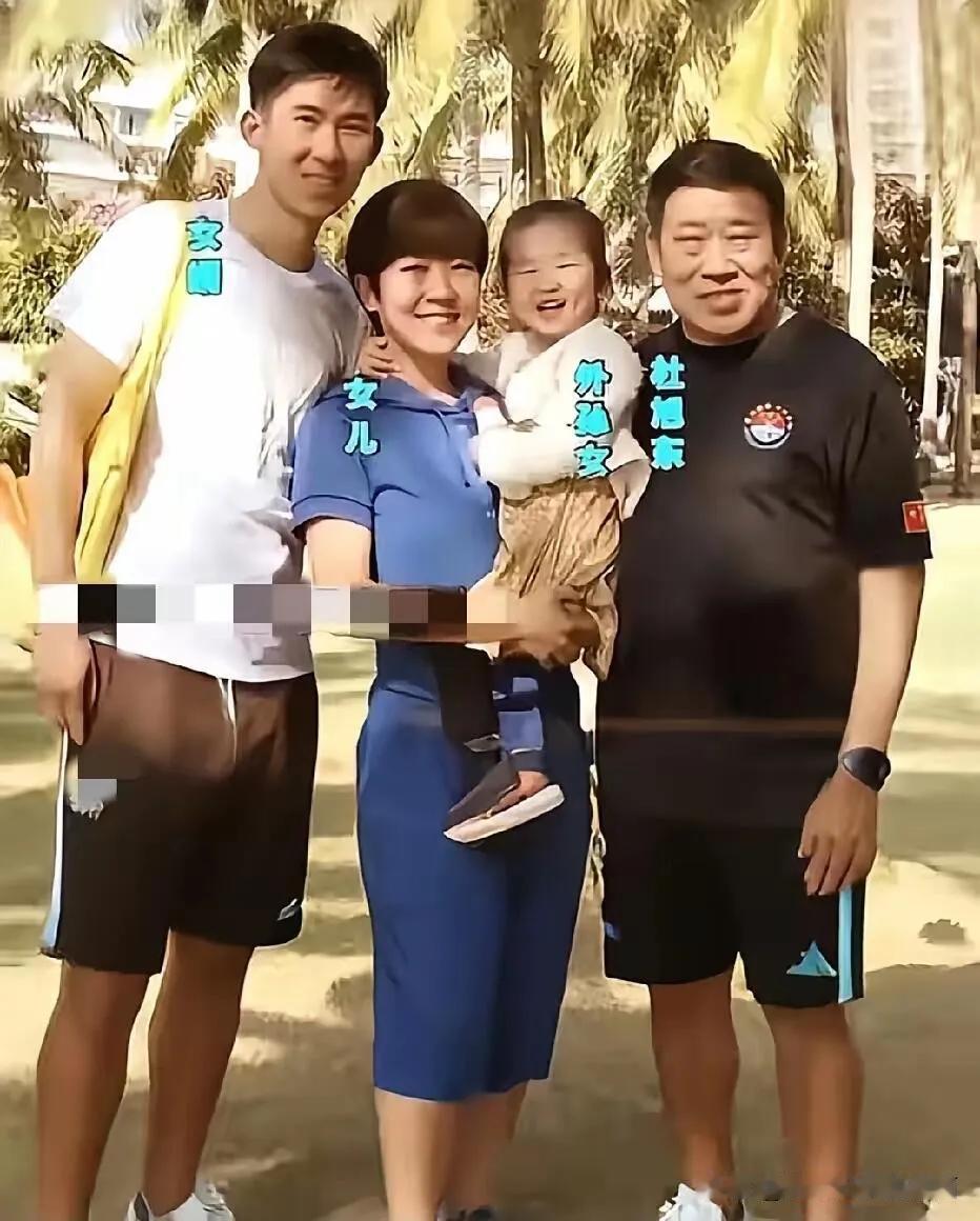 这一家人好温馨啊！老戏骨杜源:结婚47年零绯闻,女儿成了最大骄傲，女儿长相甜美