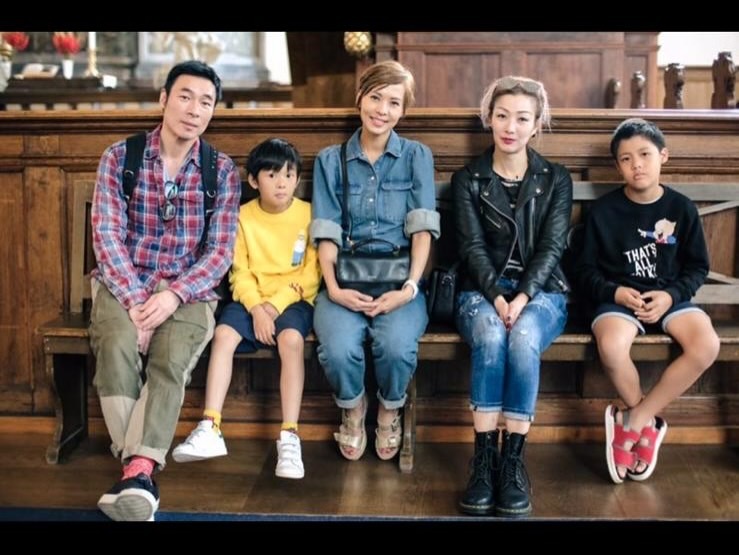 郑秀文：好姐妹Jade（Mark嫂）回港度假，我们姐妹们当然好好相聚，高兴喔！几