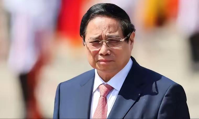 这二十多年的折腾，背后是一部越南铁路的“血泪史”。你想想，从2001年越南第一次