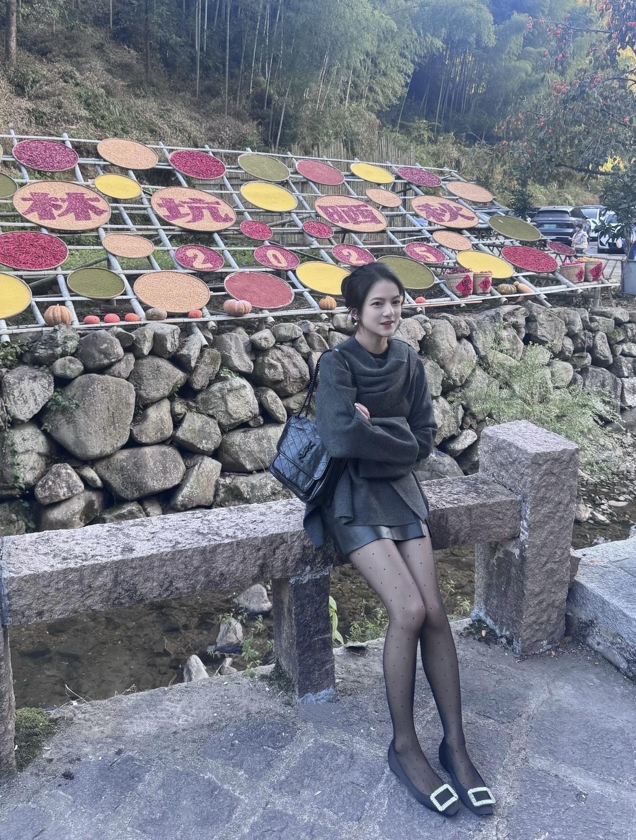 什么样的女人才能称得上有气质?有内涵的女人有气质，知识丰富有自己的见解。