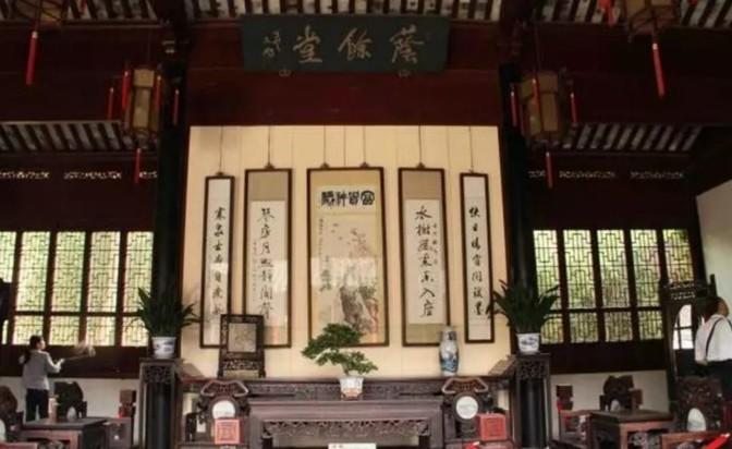 1993年，一美国女子来到安徽旅游采风，被当地徽派建筑的精巧雅致所打动，又碰巧遇