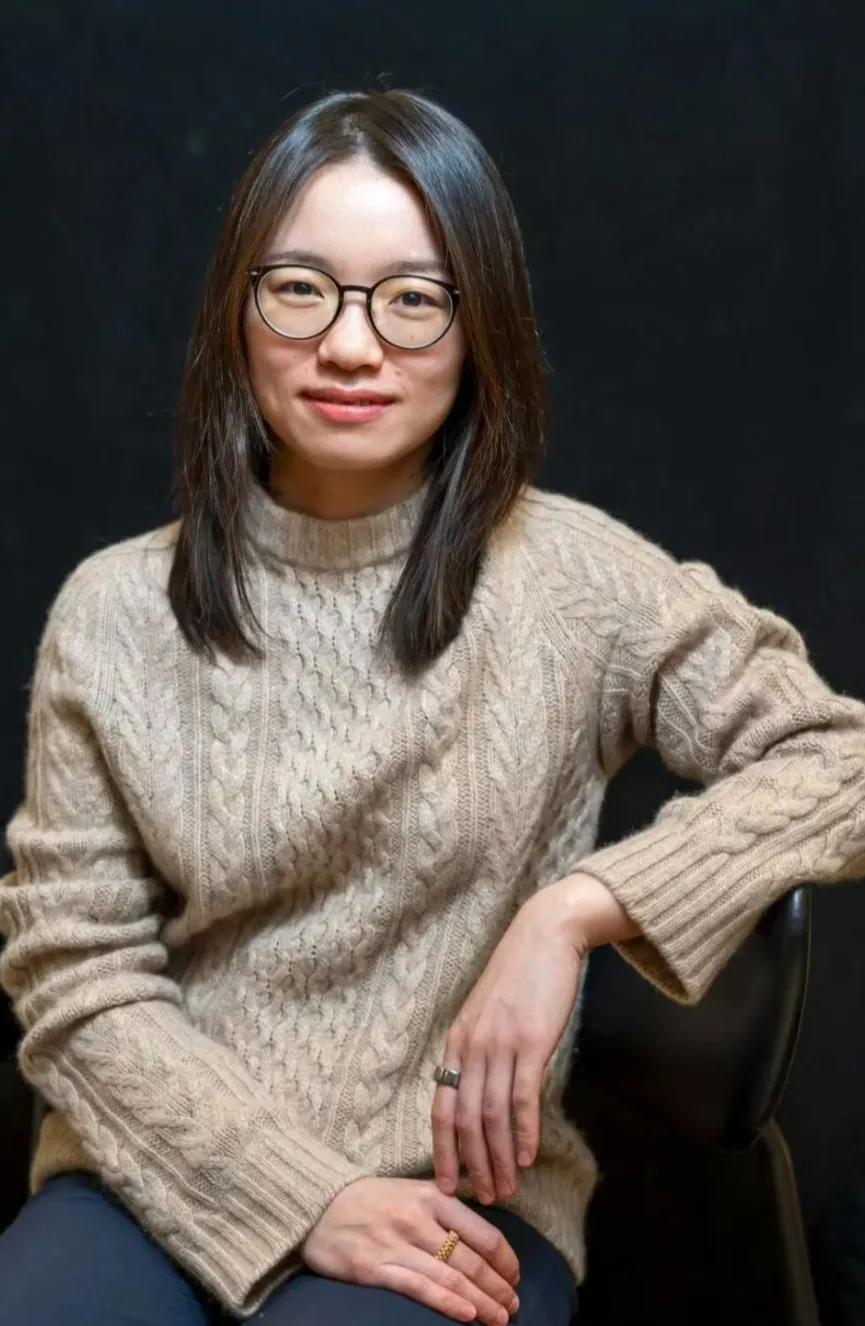 刚刚去查了一下王虹的经历，发现各个方面都是反经典型，算不上“天才”她出生在广