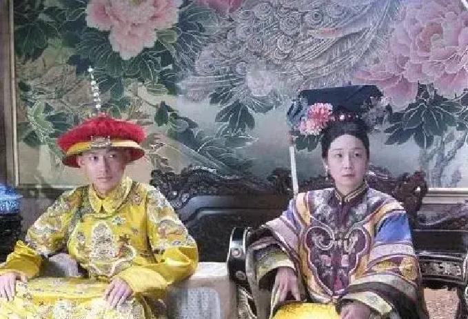 1900年初，慈禧决意废掉光绪，她召集近支王公贝勒、军机大臣、六部尚书、内务大臣等人开会，开篇便提出