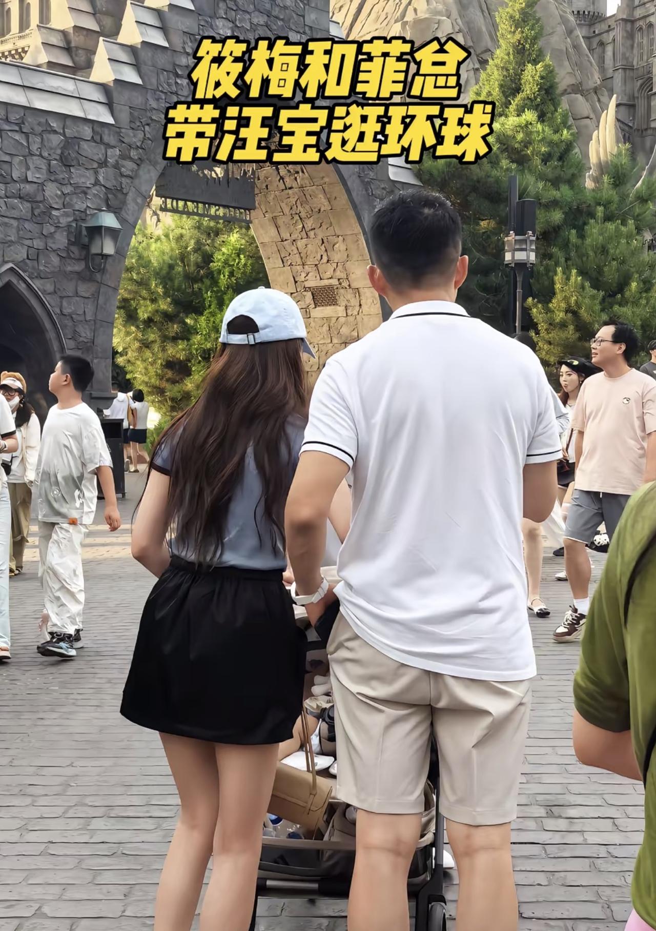 汪小菲夫妇带着儿子小汪宝，小玥儿一起现身环球影城，一家人其乐融融。小玥儿暑假