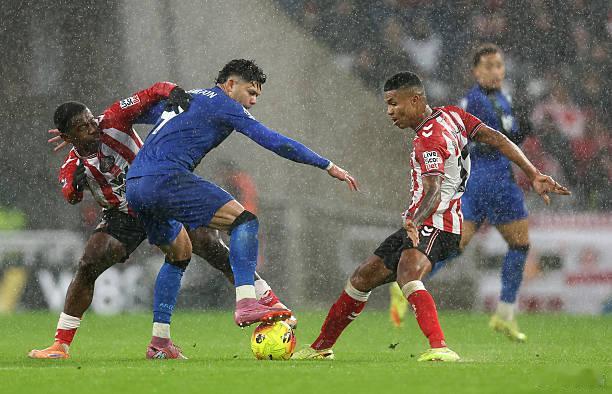 桑德兰3比2伯恩茅斯桑德兰这个队太可怕了！黑猫凭借主场的撕咬能力，曾经2-2战