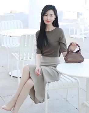 一位情感咨询朋友，私下说透一个理：“女人最快活的时候，就是被人撩。你听她说