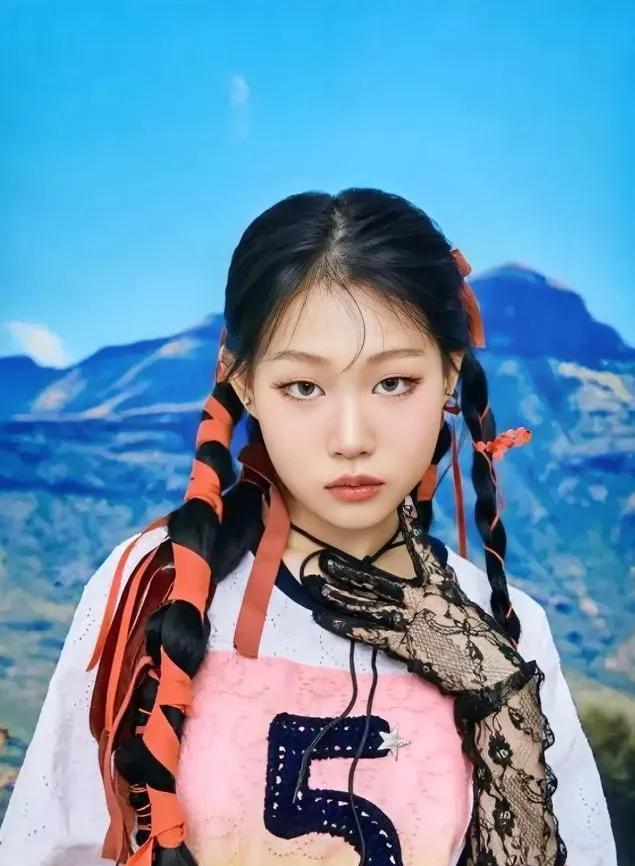完了，这个打击不小，沈佳润不在国内玩了。据说，韩国艺人公司特别看好她，人家去韩国