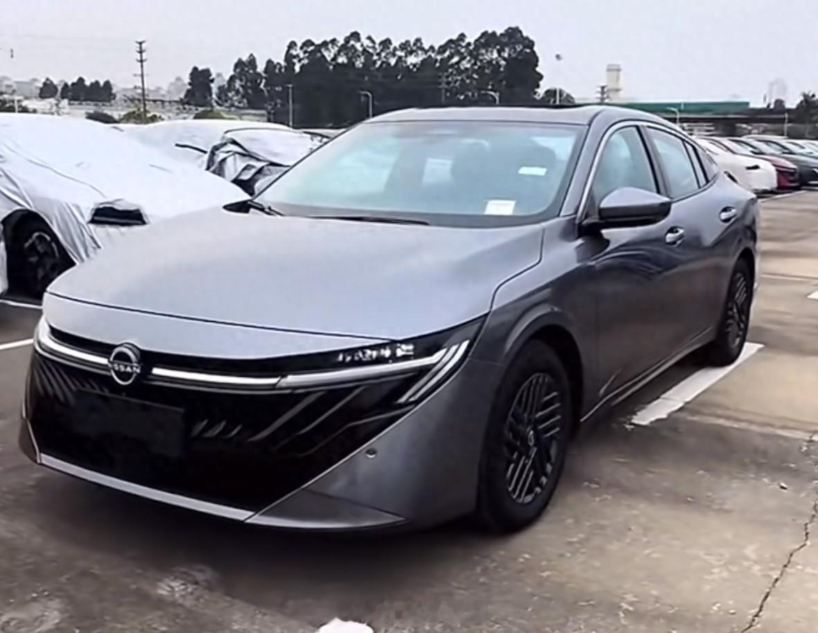 全新日产轩逸实车曝光，和海外版保持一致，大家觉得颜值如何？葱爆新车日产轩逸