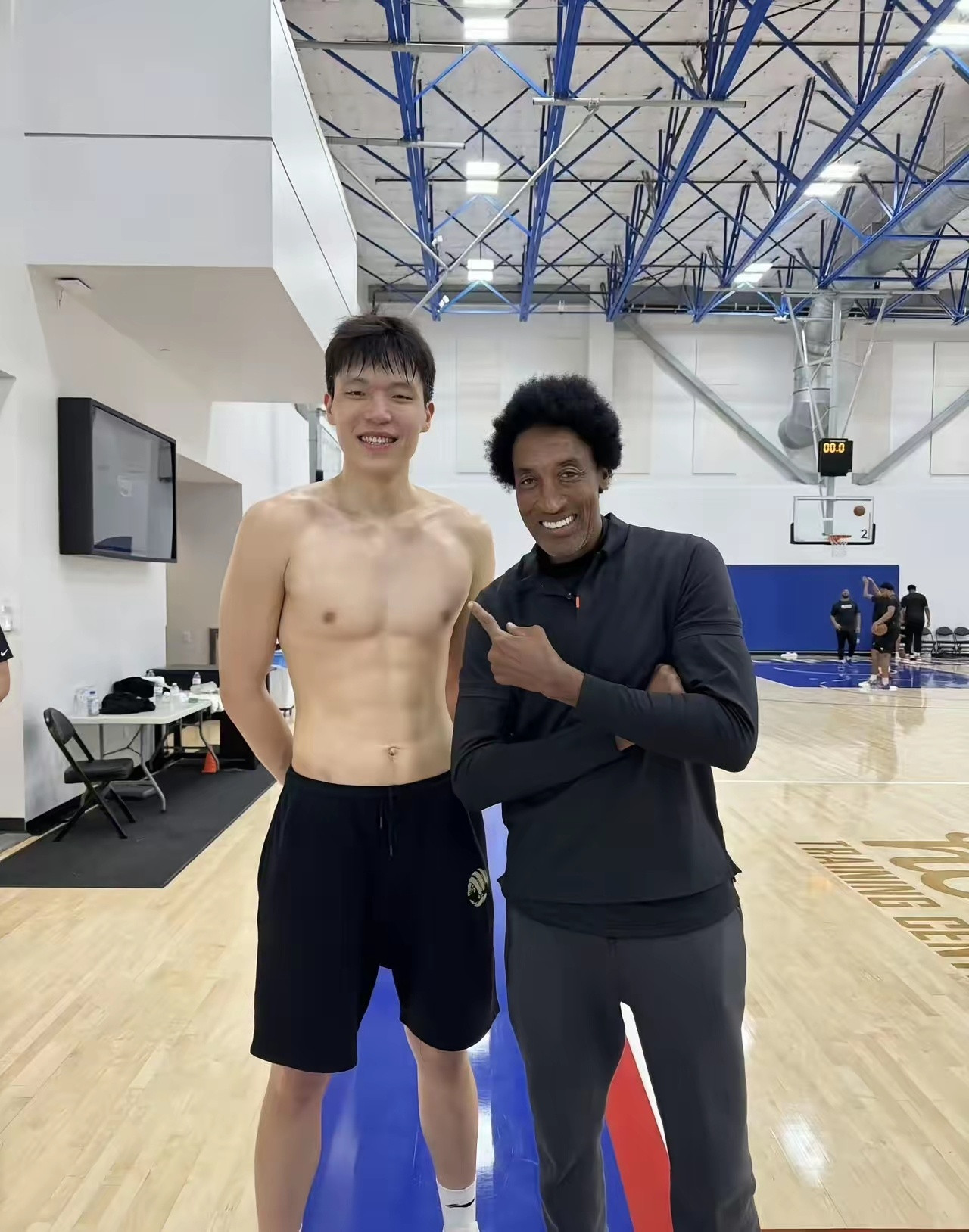 杨瀚森为了选秀拼了，腹肌全练出来了！​​​