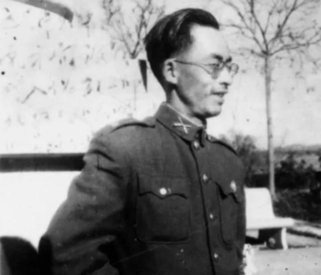 1949年4月，渡江战役前夕，国民党军节节败退。一支溃军在撤往台湾途中于江宁杭公