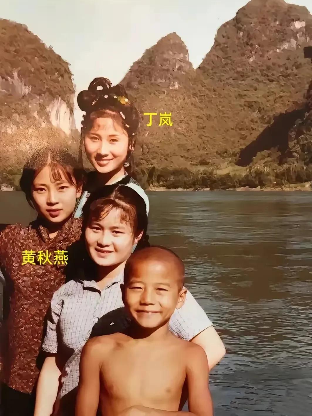 谁是黄秋燕？谁是丁岚？看了这张照片才知道！黄秋燕和丁岚都是早期知名女演员，在当