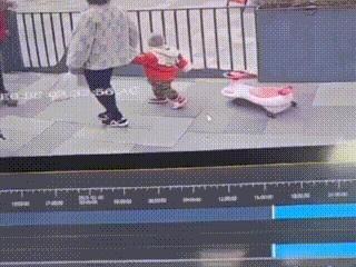 一个好的律师真的可以避免家破人亡四川成都一奶奶带小孙儿散步，孩子手中牵着摇摇车