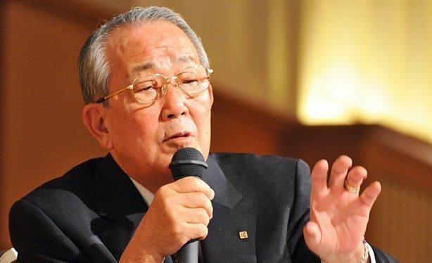 历史总是惊人地相似！1985年，日本取代了美国成为当时“世界最大芯片生产国”，美