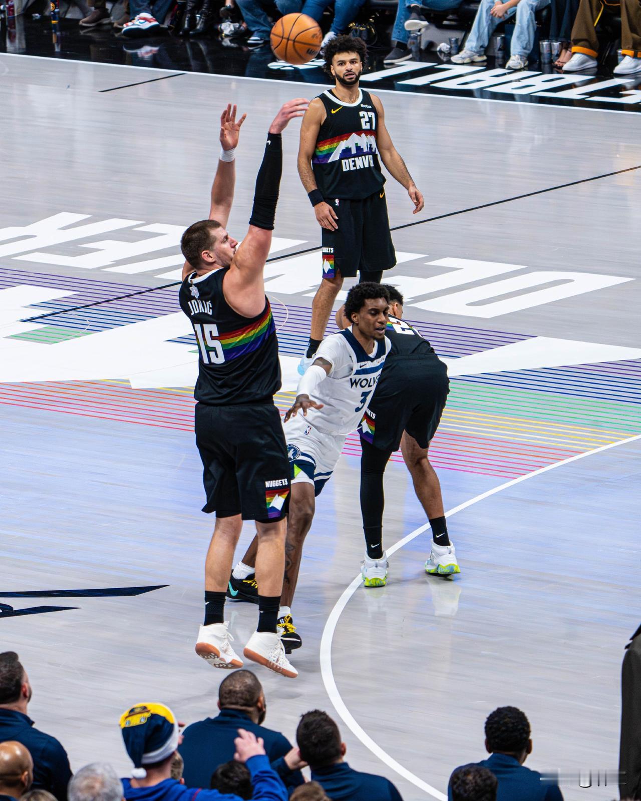 从未见过如此“丧心病狂”的比赛[笑着哭][笑着哭]NBA最后一场“圣诞大战”，掘金