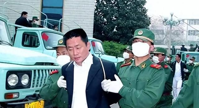 2005年，中国正推进打黑除恶专项行动。宋留根，这位盘踞郑州十年、操控河南最大黑