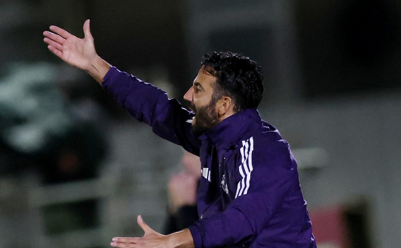 曼联主帅阿莫林下课！管理层和阿莫林都有责任。管理层：明知道中场缺人就是不买人，