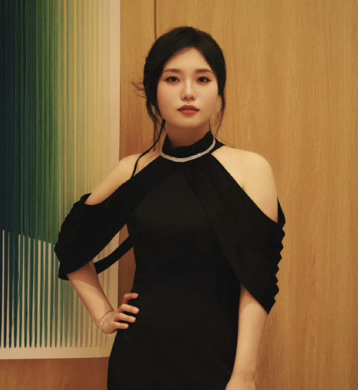 李雪琴瘦下来以后，再也舍不得胖回去了！李雪琴瘦下来的新闻直接冲到了热搜第二，