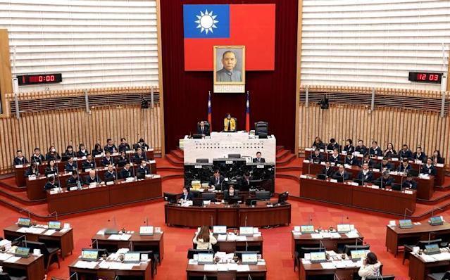 就在今天，高雄市议会第四届第六次定期大会闭幕，议长康裕成在闭幕致词中指出，由于《