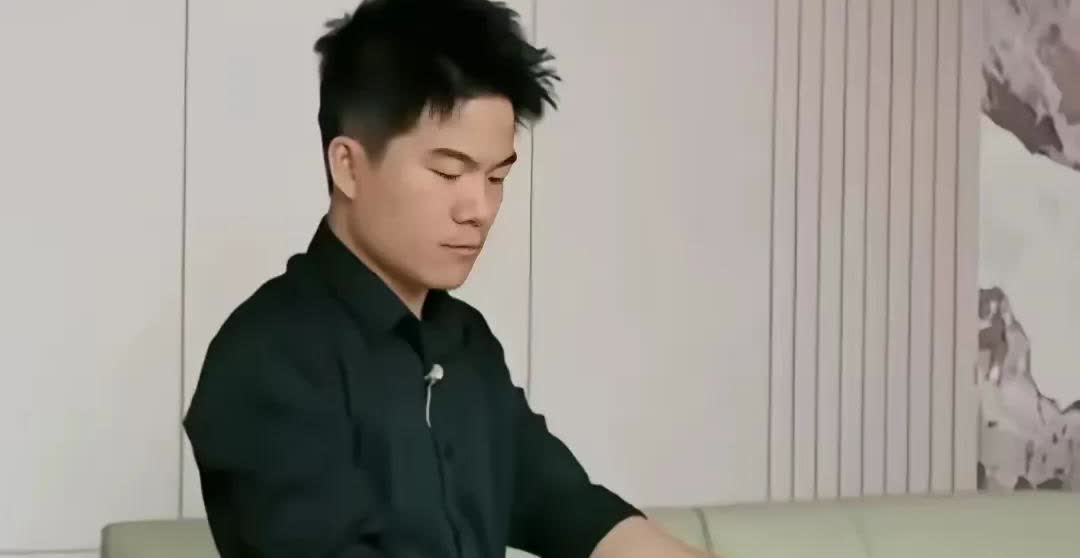 难怪在与辉同行的下单的丈母娘这么多！昨天董宇辉在带货夏凉被的时候，有网友怀