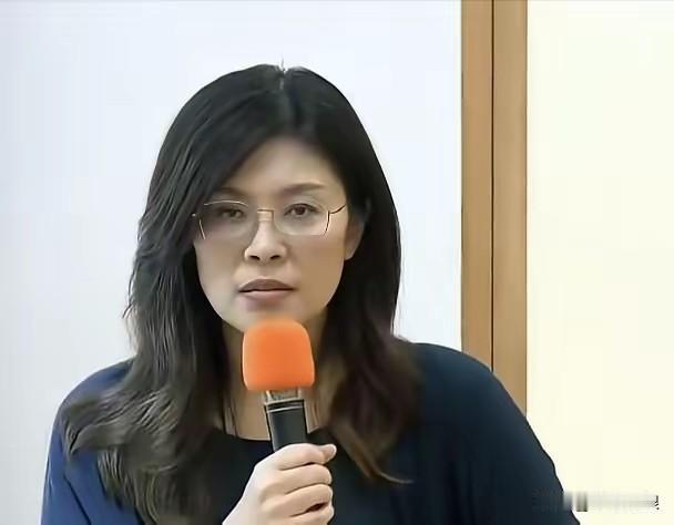 韩国瑜敢公开怒斥国民党常秀，政策执行长、党团总召傅崐萁，让其脸面尽失，难堪;