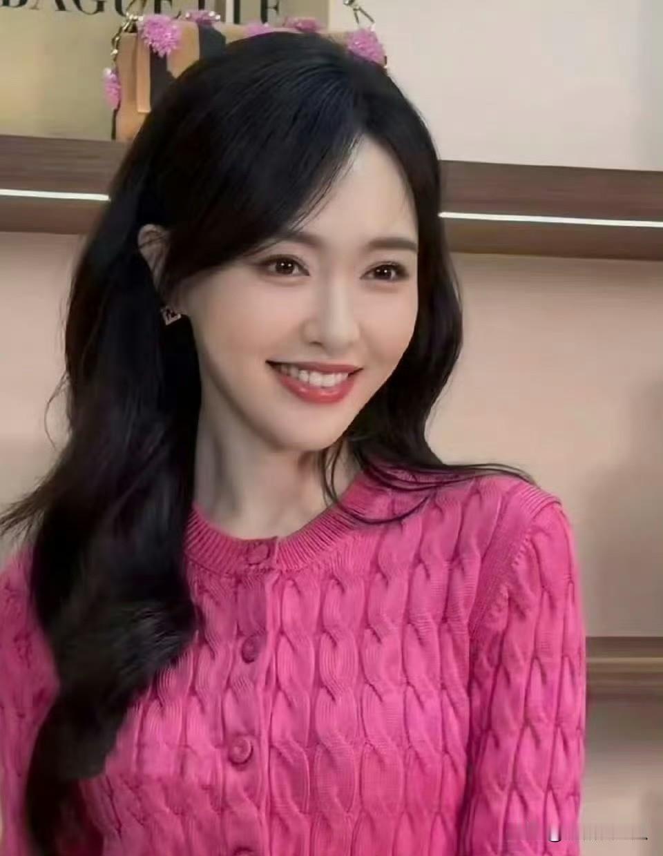 罗晋估计自己心里也清楚随着年纪越来越大，他真的拿唐嫣没有一点办法，他也健身了，