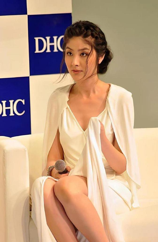 陈慧琳藏得很深！自己明明是珠宝富商的千金小姐，但是她出席活动却极少看到她身上有
