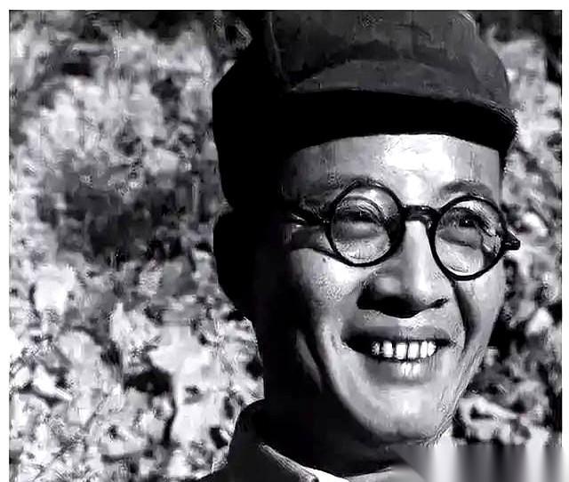 1943年的半夜，一个掌握全军密码和钱袋子的硬汉首长，红着眼眶跟战友交底：“老