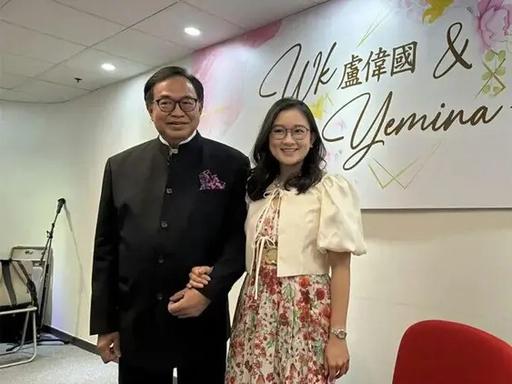 2026年5月29日，香港政商界73岁的卢伟国官宣再婚，新娘是32岁的粤剧花旦余