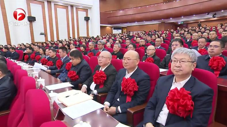 2月24日，安徽新春第一会，看到了一众汽车大佬。包括奇瑞汽车董事长尹同跃、江汽集