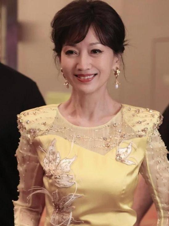 72岁的赵雅芝：不老女神，从来不是这张脸印象中，还是小时候看《新白娘子传奇》