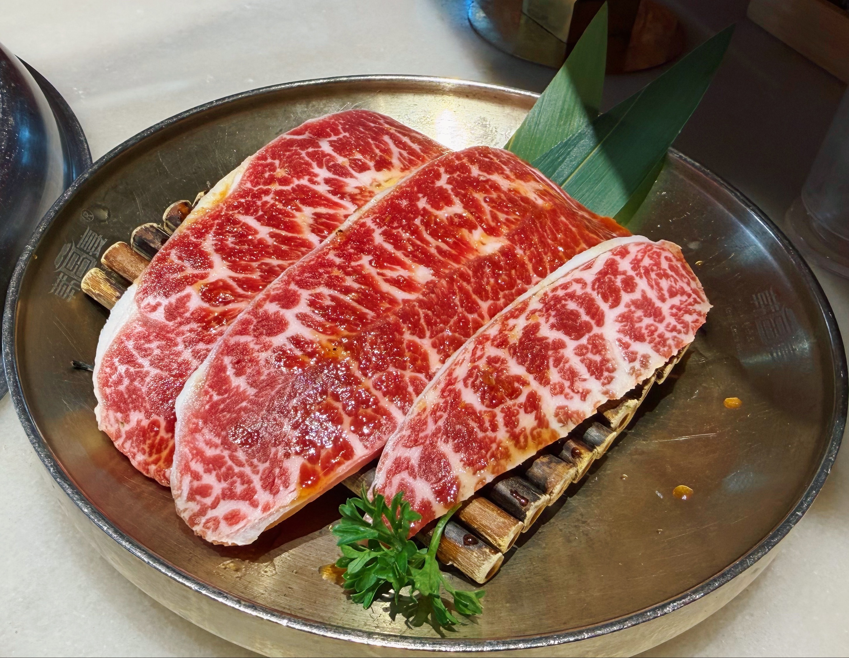 先吃点烤肉