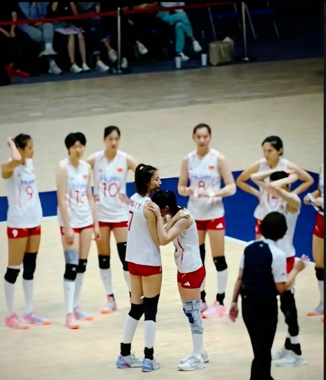 讽刺！泰国助教揭秘亚锦赛真相：我们最怕的人被中国女排自己弃用看完亚锦赛的比