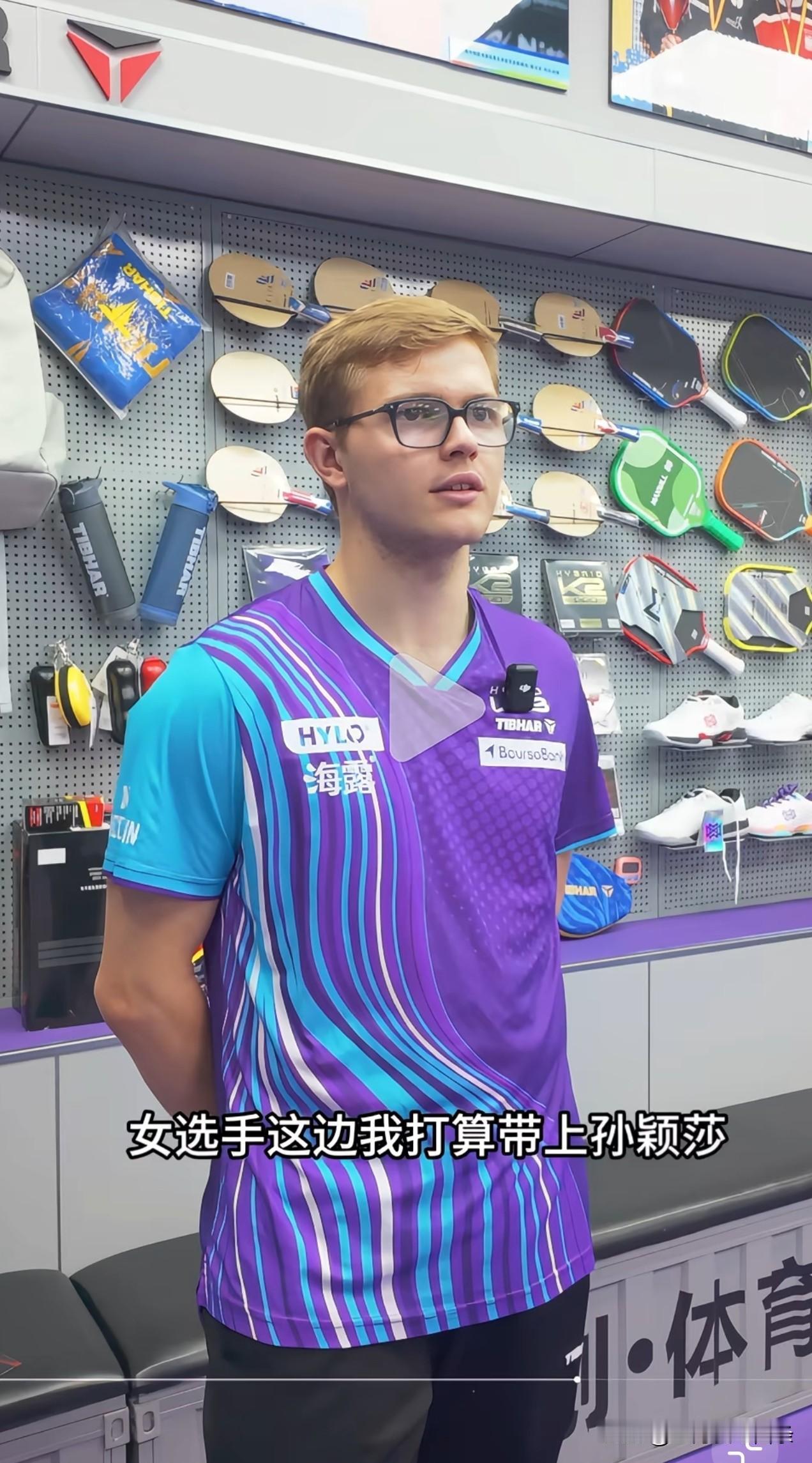 大布真会选啊，在珠海挺拔参加品牌活动，品牌方问他：如果搞个梦之队组合，他会选