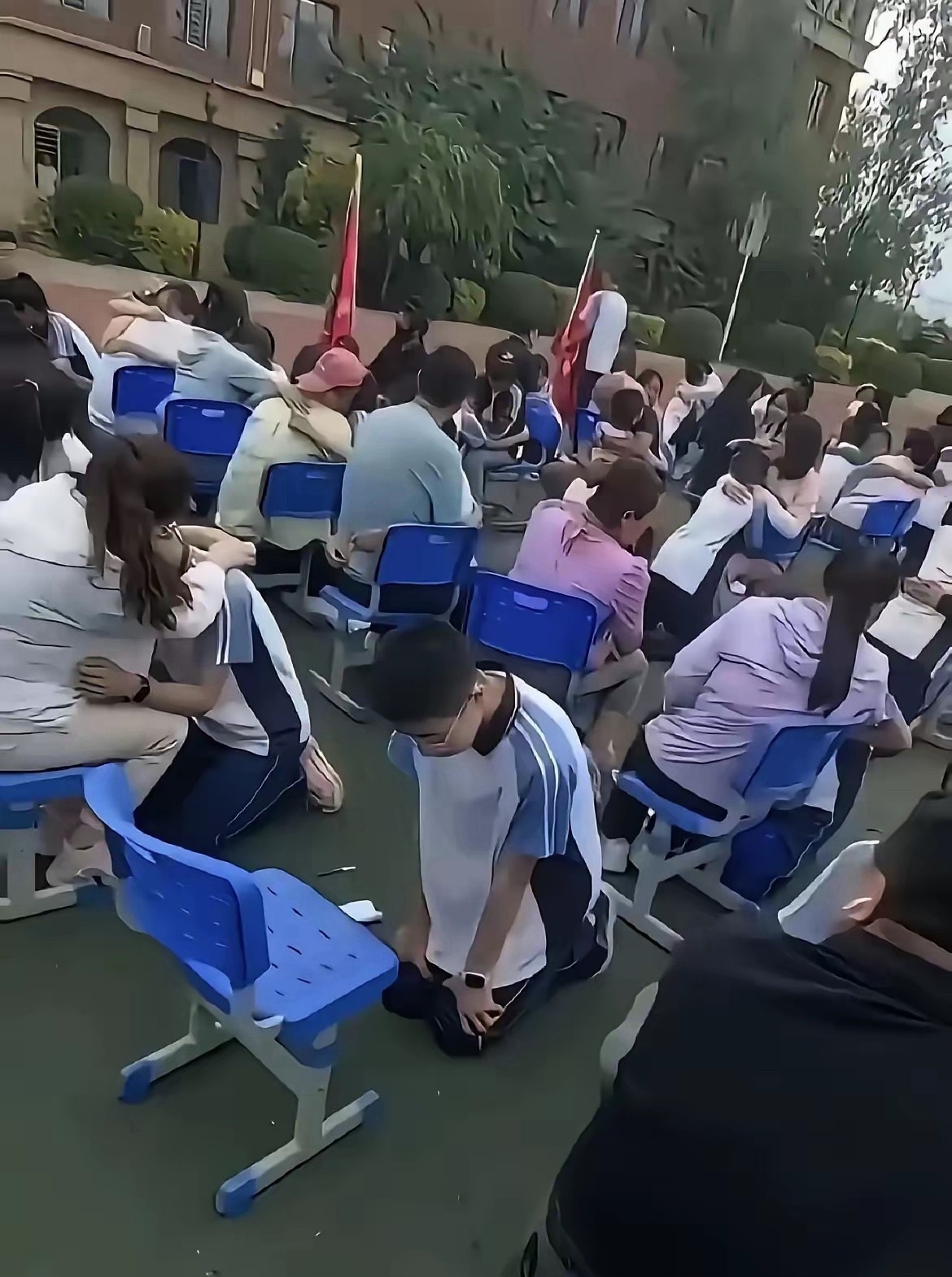 家长看到这一幕会后悔不来吗