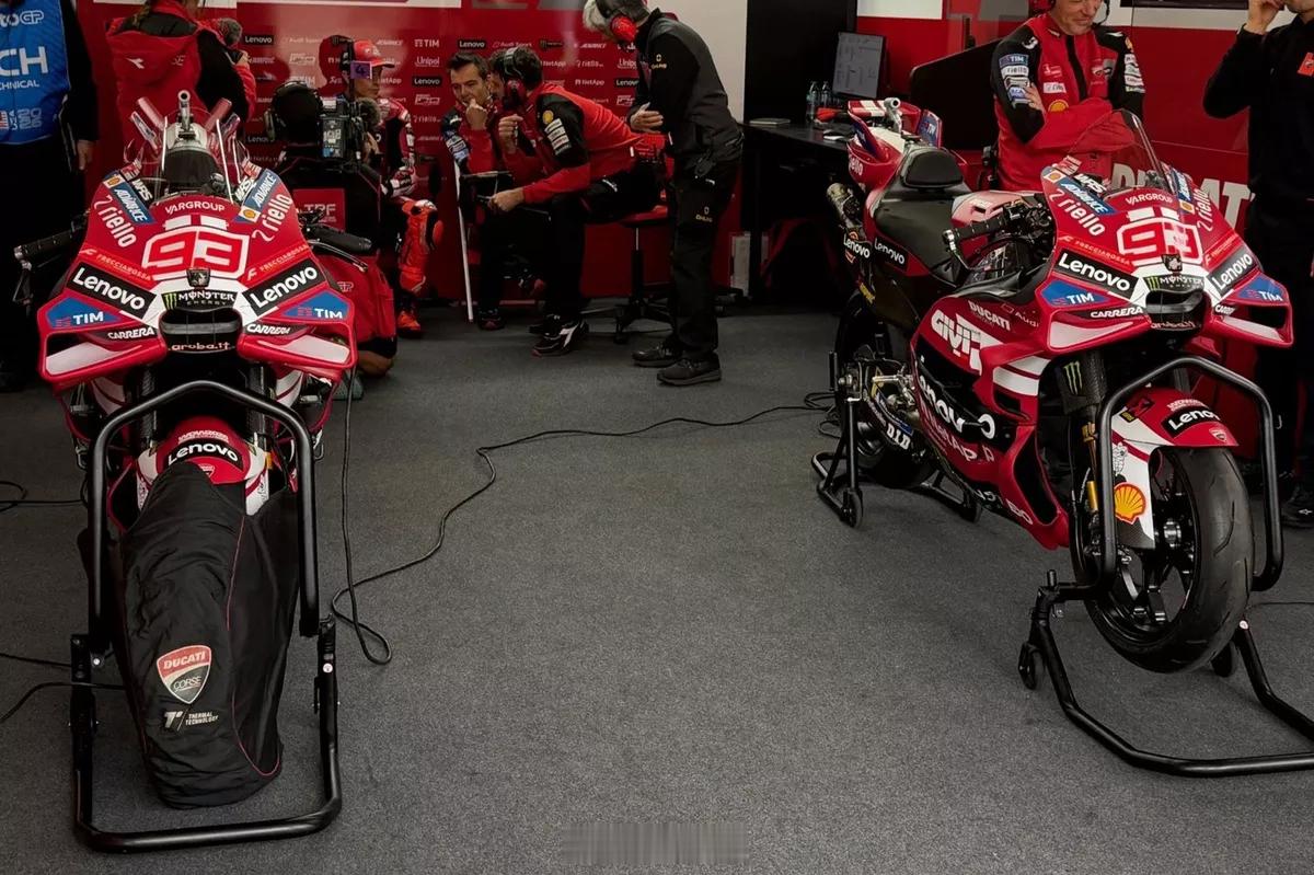 MotoGP正在考虑从2027年起让车手从“两台赛车”改为“仅一台赛车”据Mot