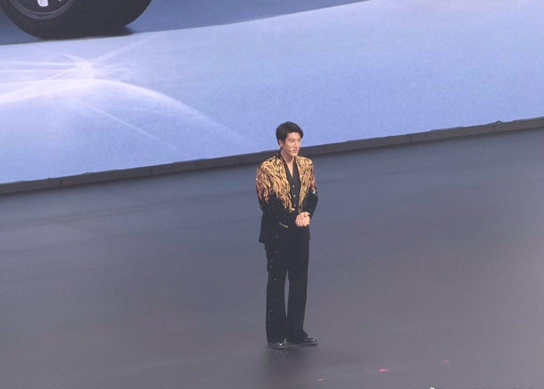 我天，王力宏这状态也太好了吧二三十岁即视感呀[惊