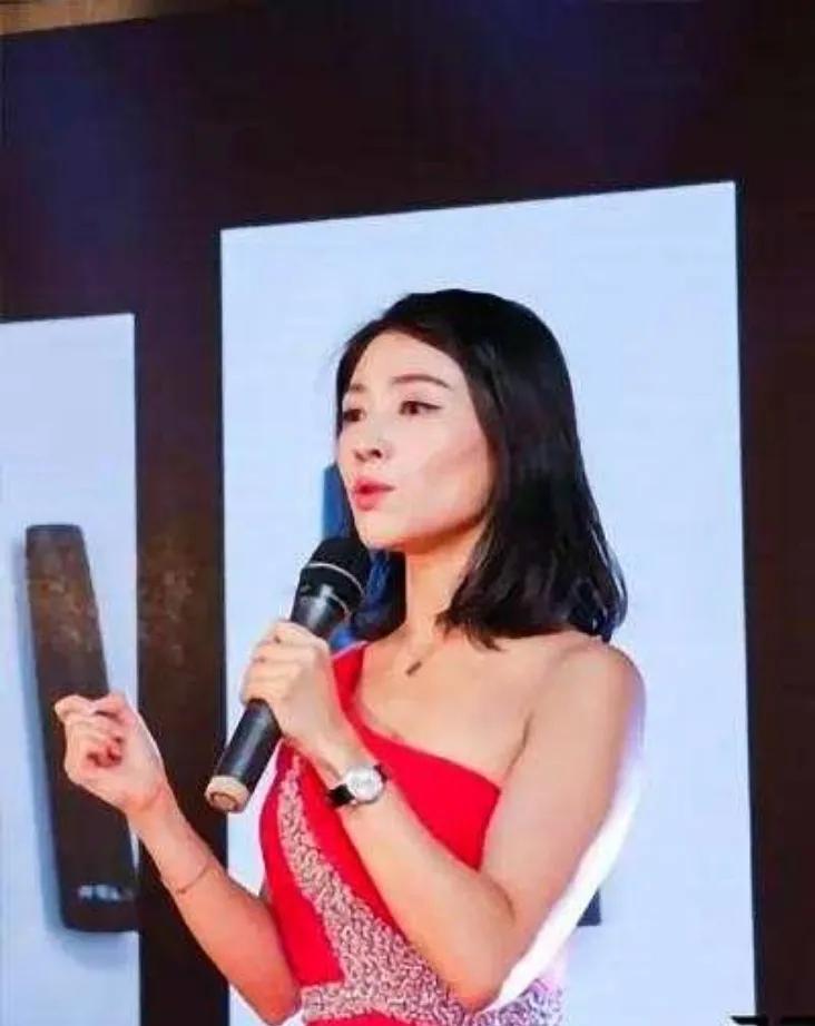 中国最美女首富，创业三年身价达到1600亿，但最终也是昙花一现汪莹，曾是职场翘