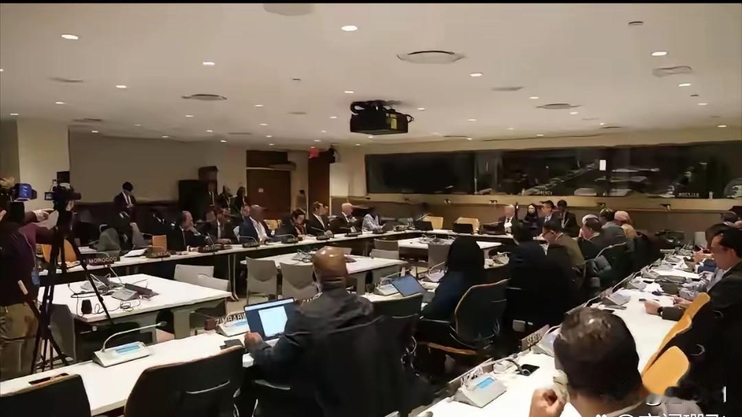 美国退群，联合国管不了他，中国建群，我们可以在上海建立一个国际安全治理中心，美国