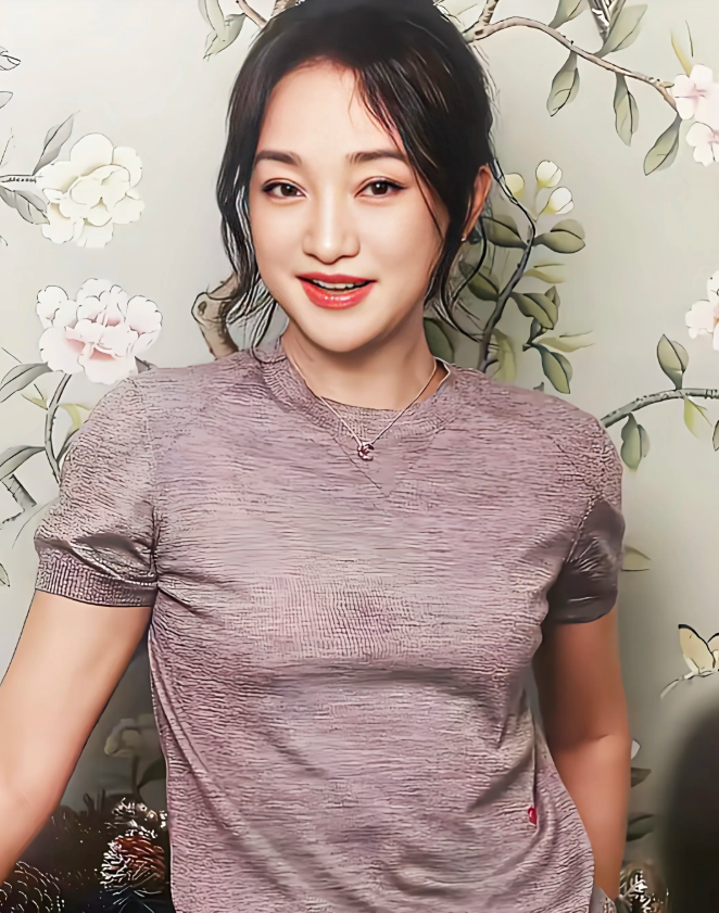 周迅好像有段时间不拍戏了，是不想拍还是没人找其实没那么复杂演技她从来不缺，资本